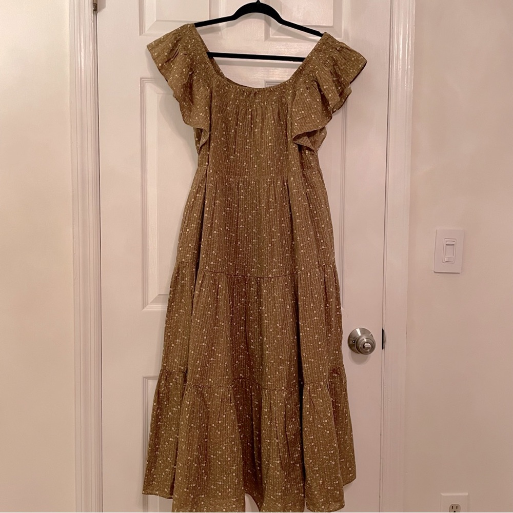 NWT Madewell floral print peasant dress with smocking at neckline. Has pockets.